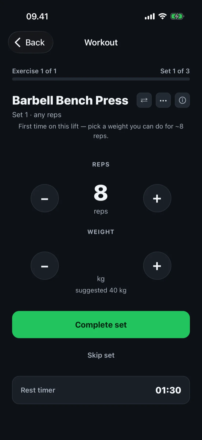 Fit4i logging the first set of barbell bench press: 8 reps, an empty weight field with 'suggested 40 kg', a Complete set button and a 1:30 rest timer